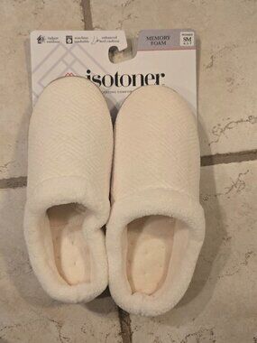 NEW Isotoner Memory Foam Slippers Pillow Step Cream Size Small 6.5 - 7